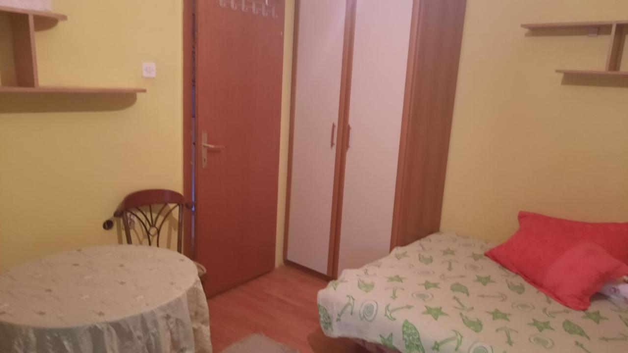 Stan Za Iznajmuvanje So Parking,Blisku Do Centar. Kumanovo Exteriör bild