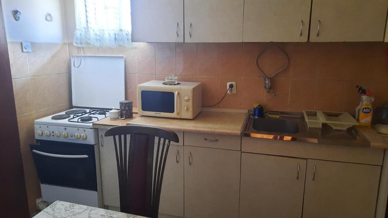 Stan Za Iznajmuvanje So Parking,Blisku Do Centar. Kumanovo Exteriör bild